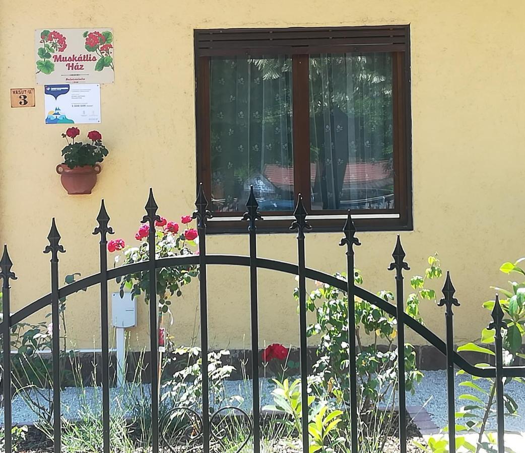 Muskatlis Haz Homestay *